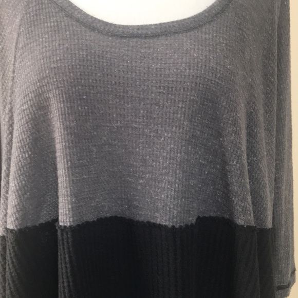 We the Free Black & Gray Color Block Thermal - Picture 4 of 10